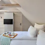 Deco By Downtown